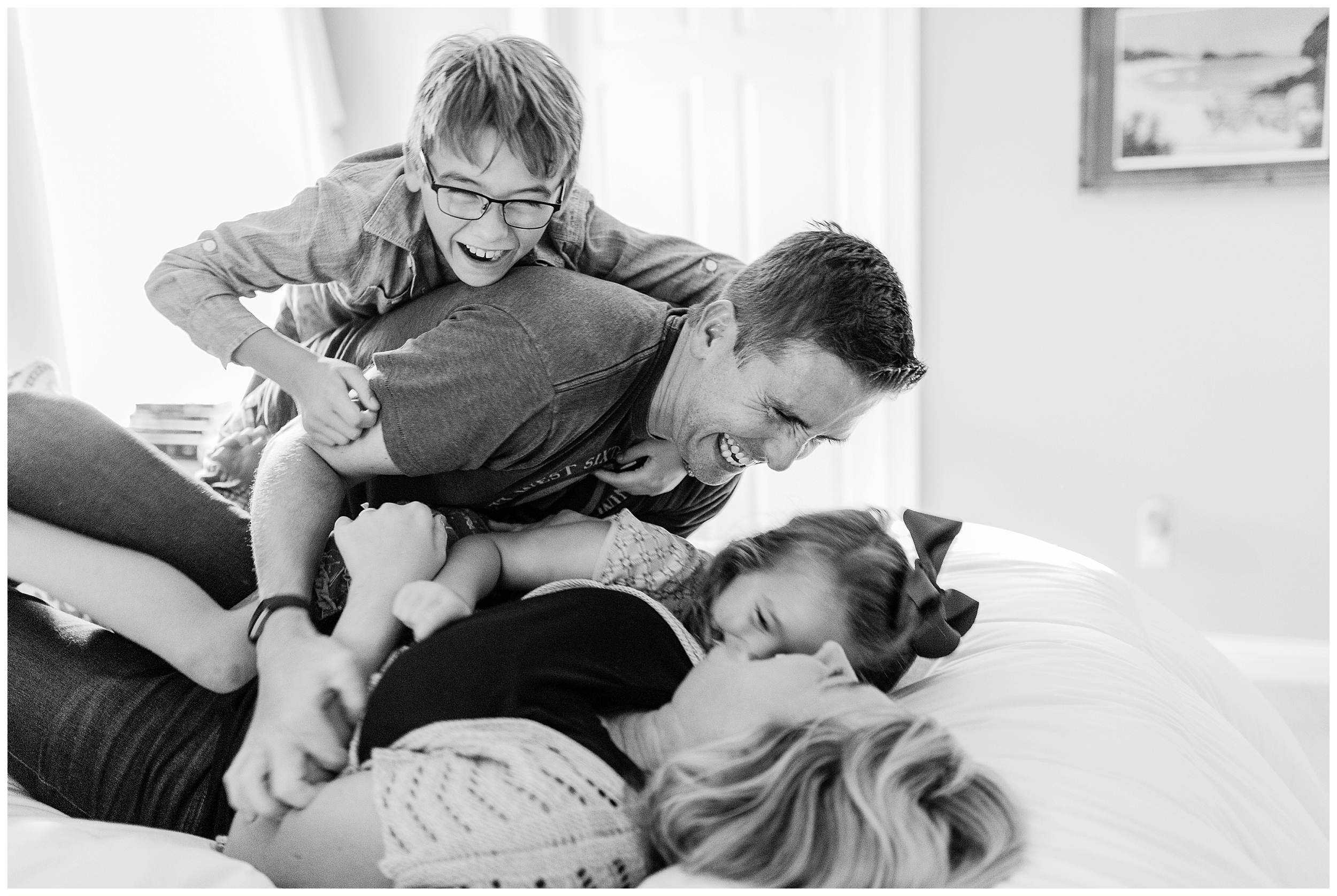  family playing lifestyle photography session by Priscilla Baierlein 